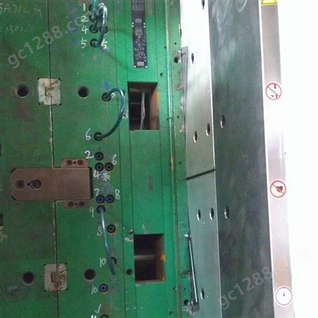 1850T注塑机磁板锁模固定侧 1850T注塑机装配磁力模板